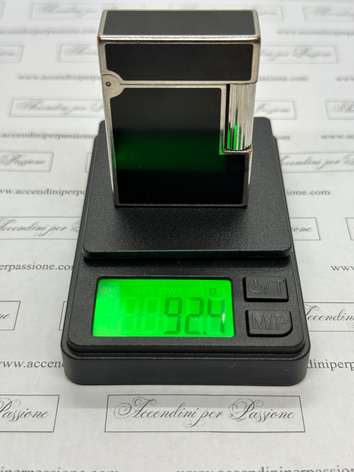 S.T. Dupont Linea 1 – Placcato Argento & Lacca di Cina Nera