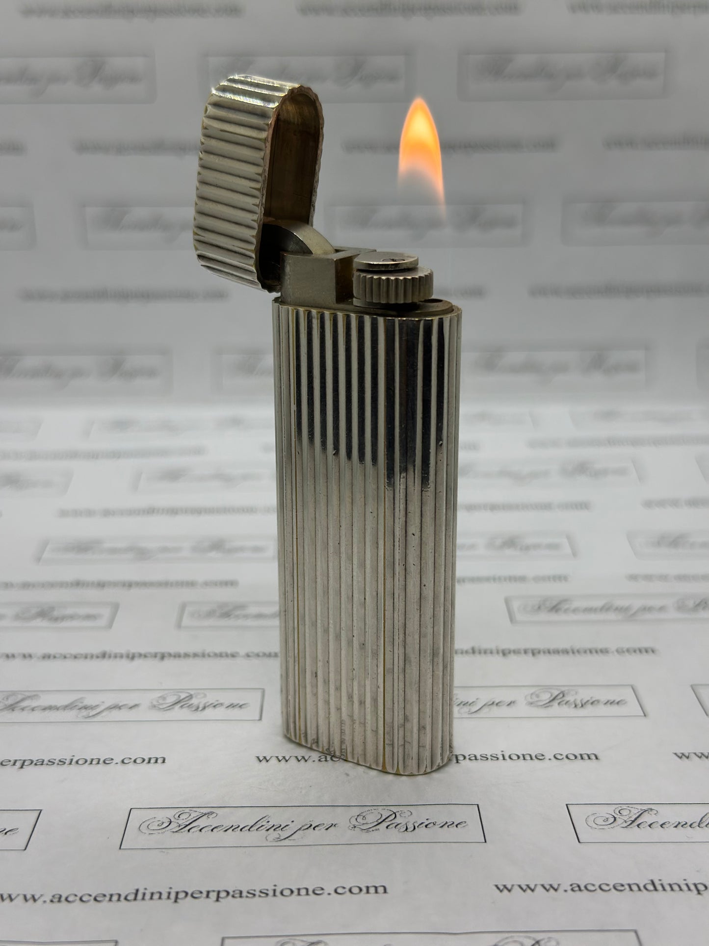 Cartier Les Must Ovale - Placcato Argento "Vertical Lines"