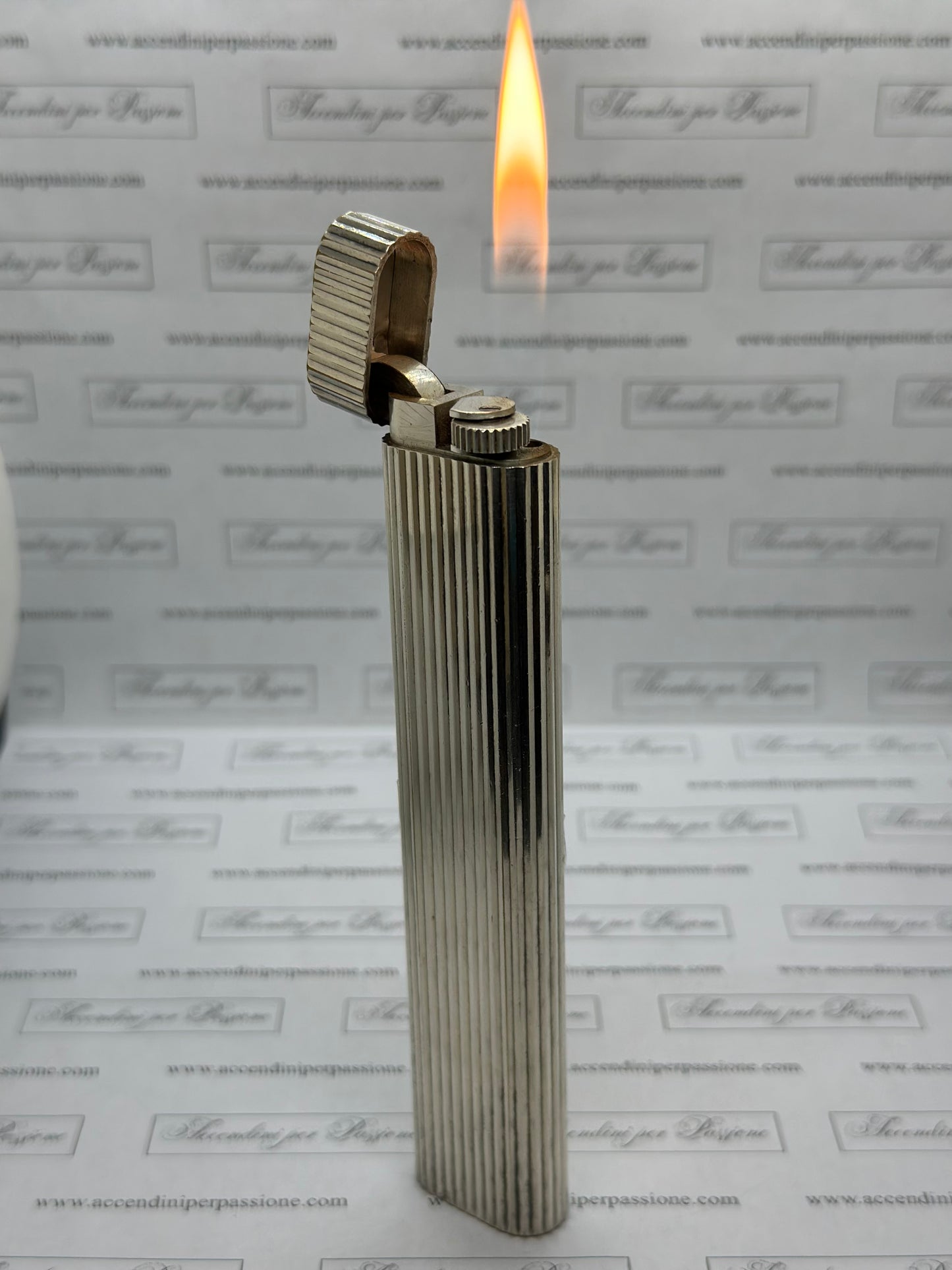 Cartier Les Must Ovale da Tavolo - Placcato Argento "Vertical Lines"