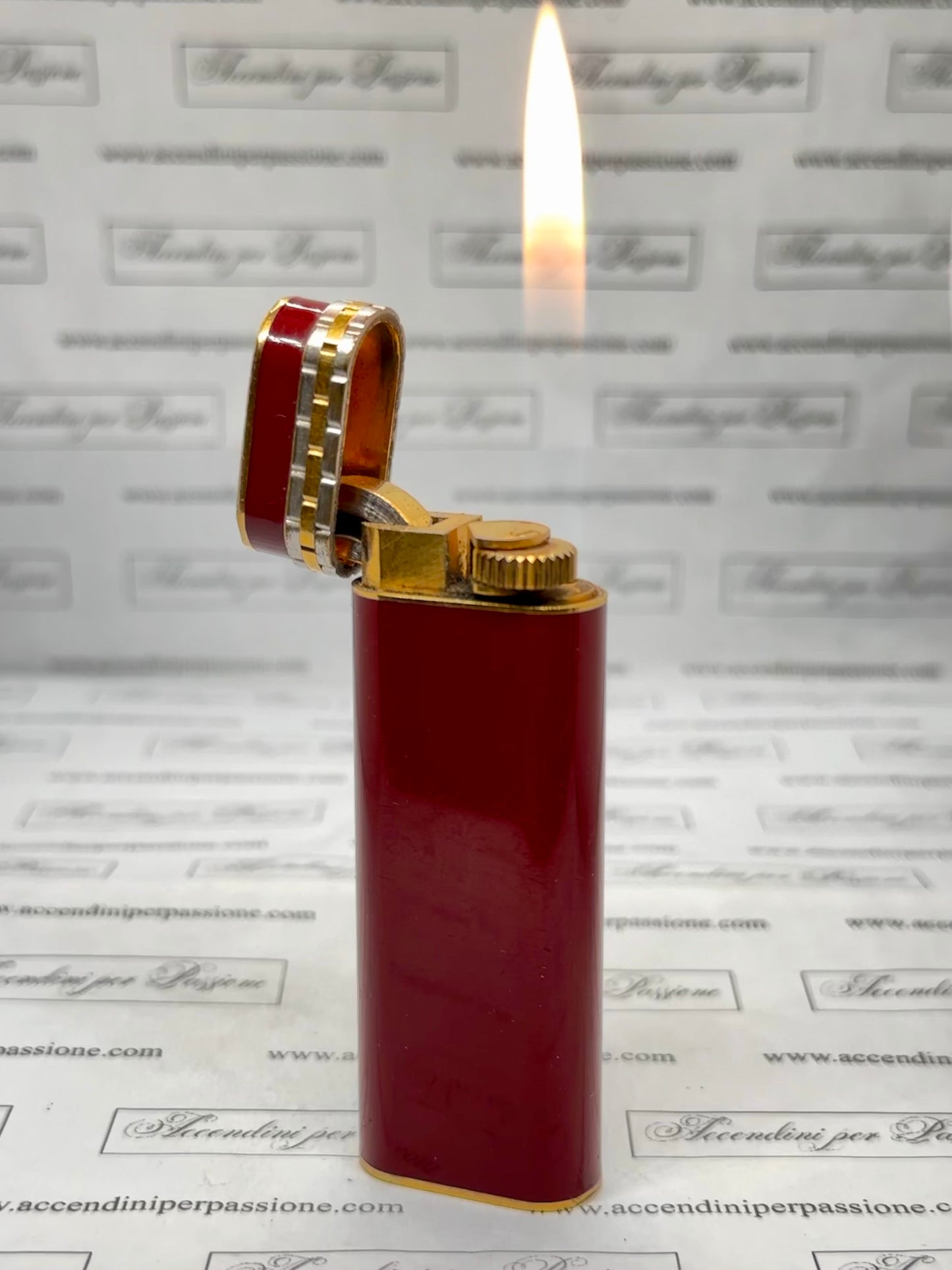 Cartier Les Must Ovale - Placcato Oro, Intarsi Oro e Argento & Lacca di Cina Rosso Rubino