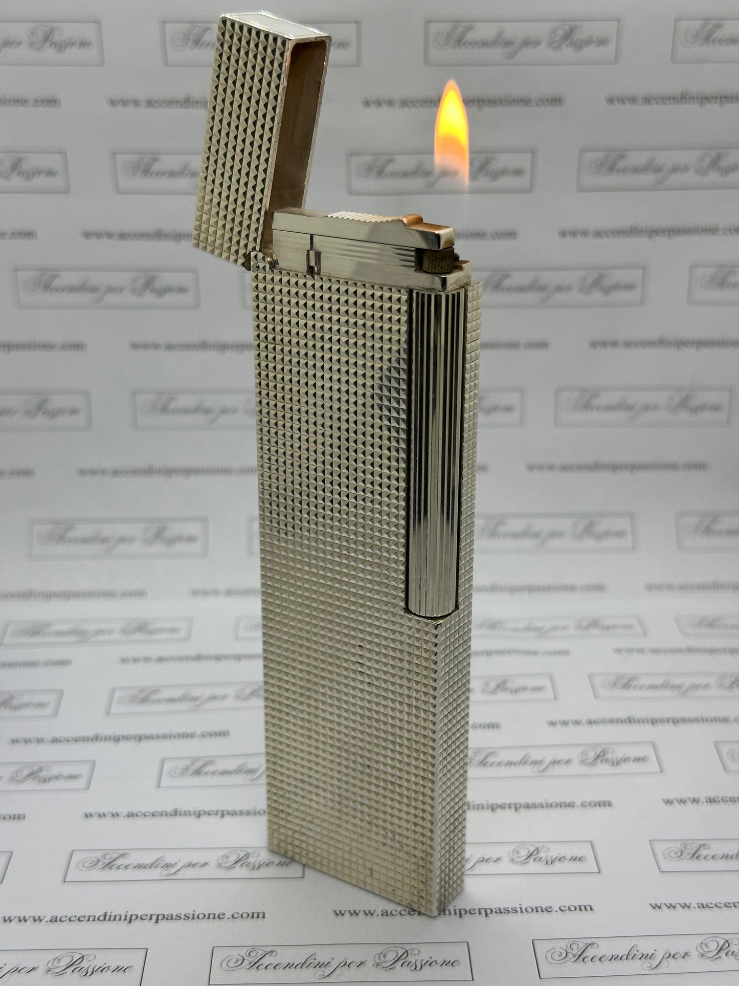 S.T. Dupont Linea 2 da Tavolo - Placcato Argento "Testa di Diamante"