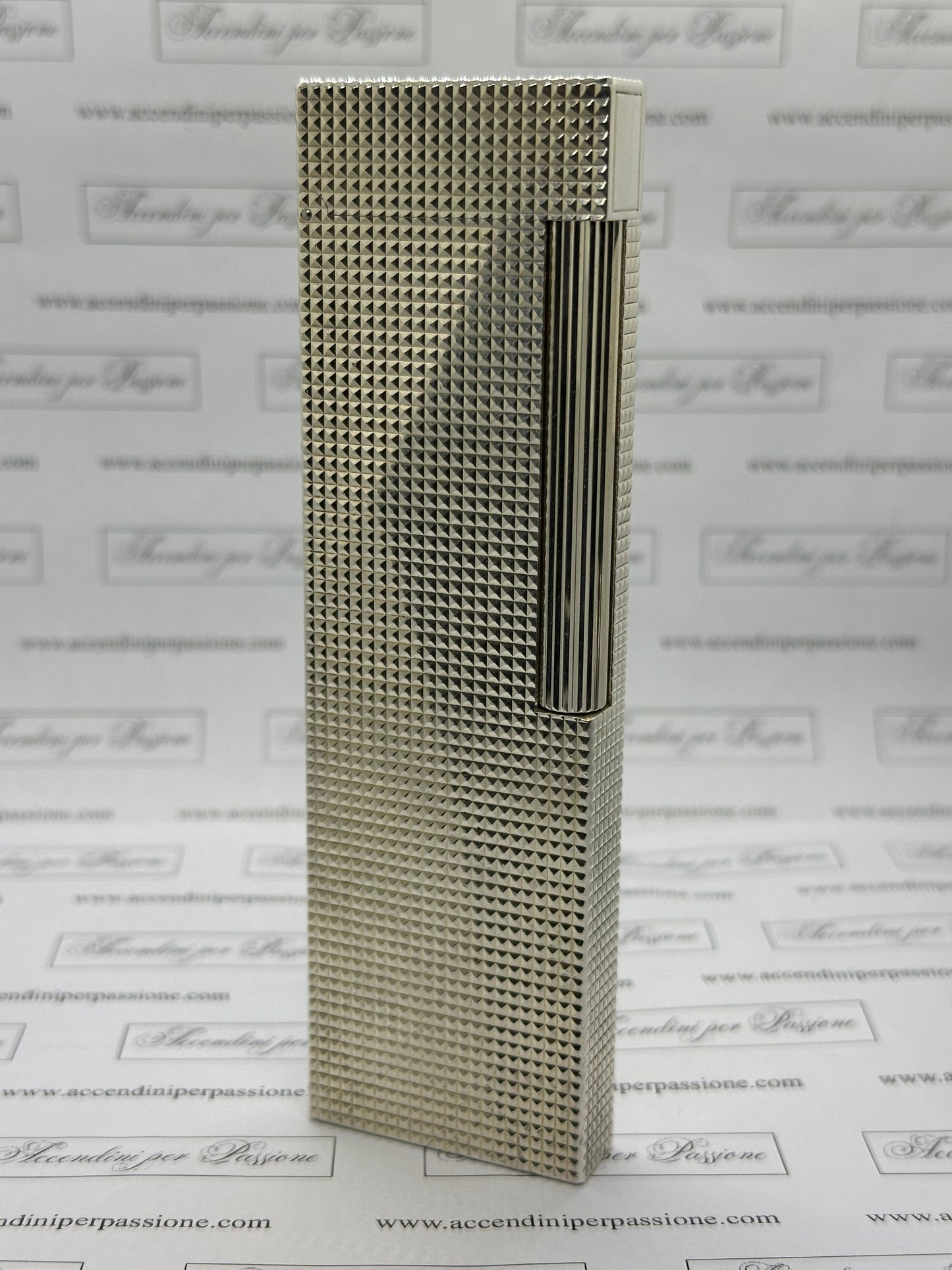 S.T. Dupont Linea 2 da Tavolo - Placcato Argento "Testa di Diamante"