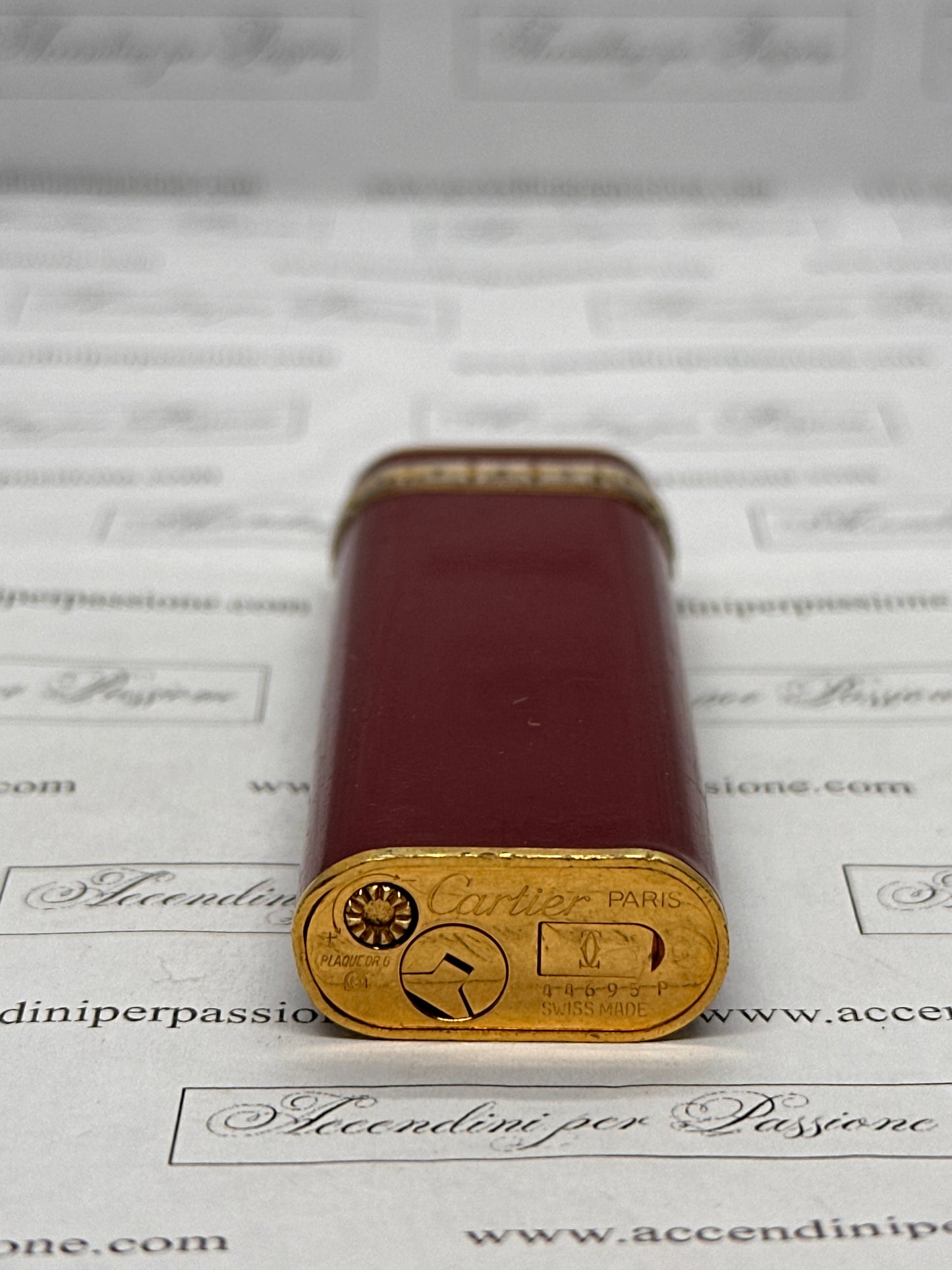 Cartier Les Must Ovale - Placcato Oro, Intarsi Oro e Argento & Lacca di Cina Rosso Rubino