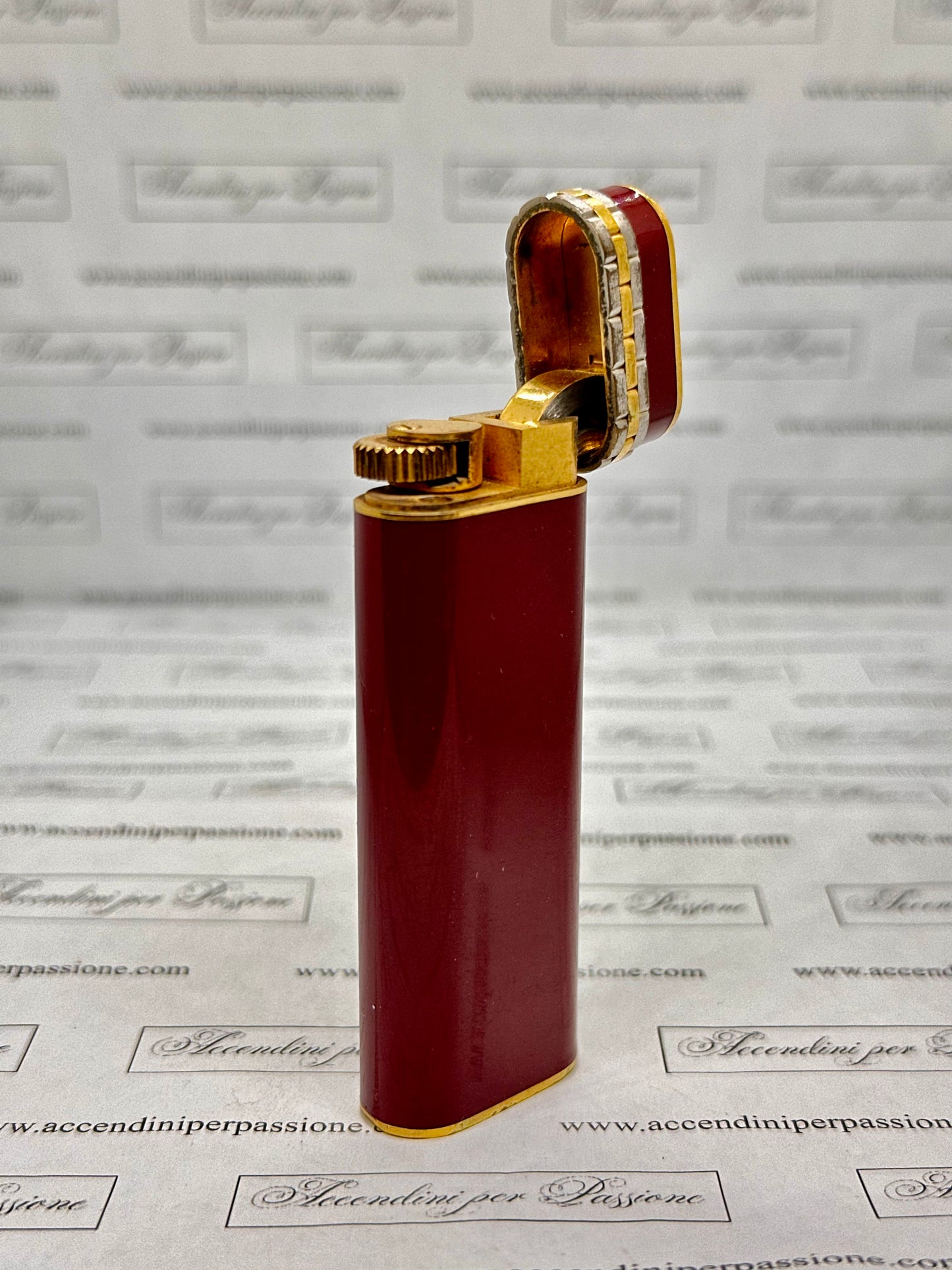 Cartier Les Must Ovale - Placcato Oro, Intarsi Oro e Argento & Lacca di Cina Rosso Rubino