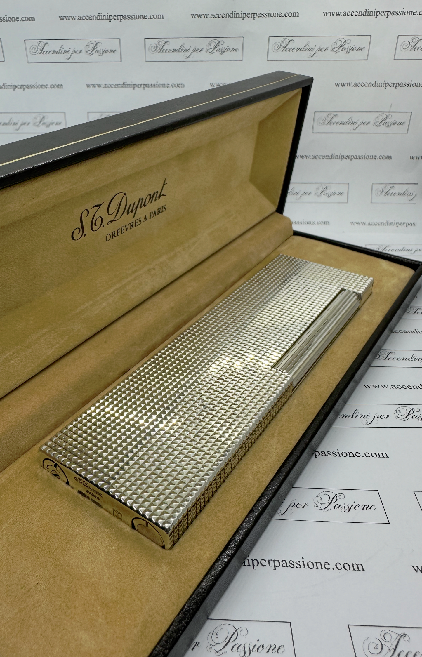 S.T. Dupont Linea 2 da Tavolo - Placcato Argento "Testa di Diamante"