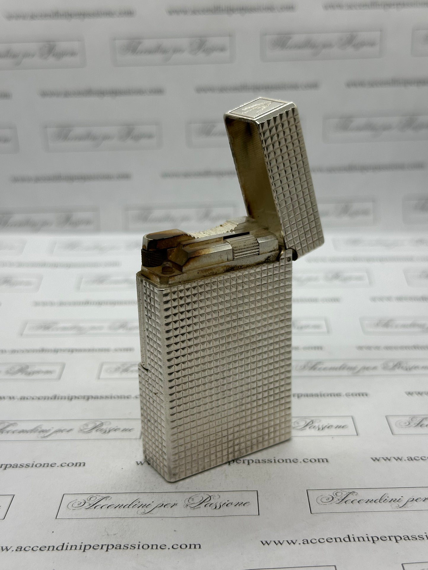 S.T. Dupont Linea 1 – Placcato Argento "Testa di Diamante"