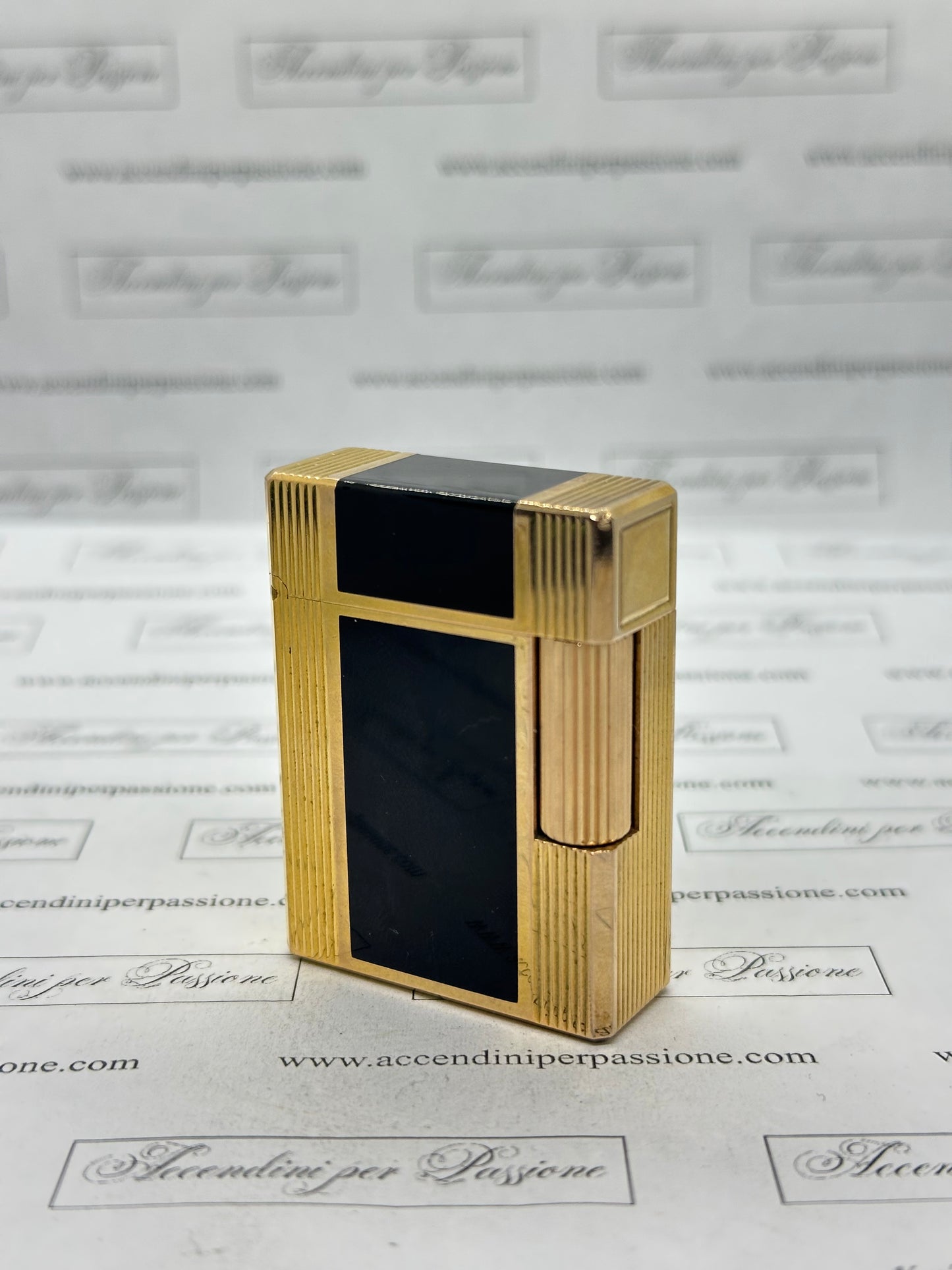 S.T. Dupont Linea 1 small – Placcato Oro & Lacca di Cina Nera "Chinese Ideograms"