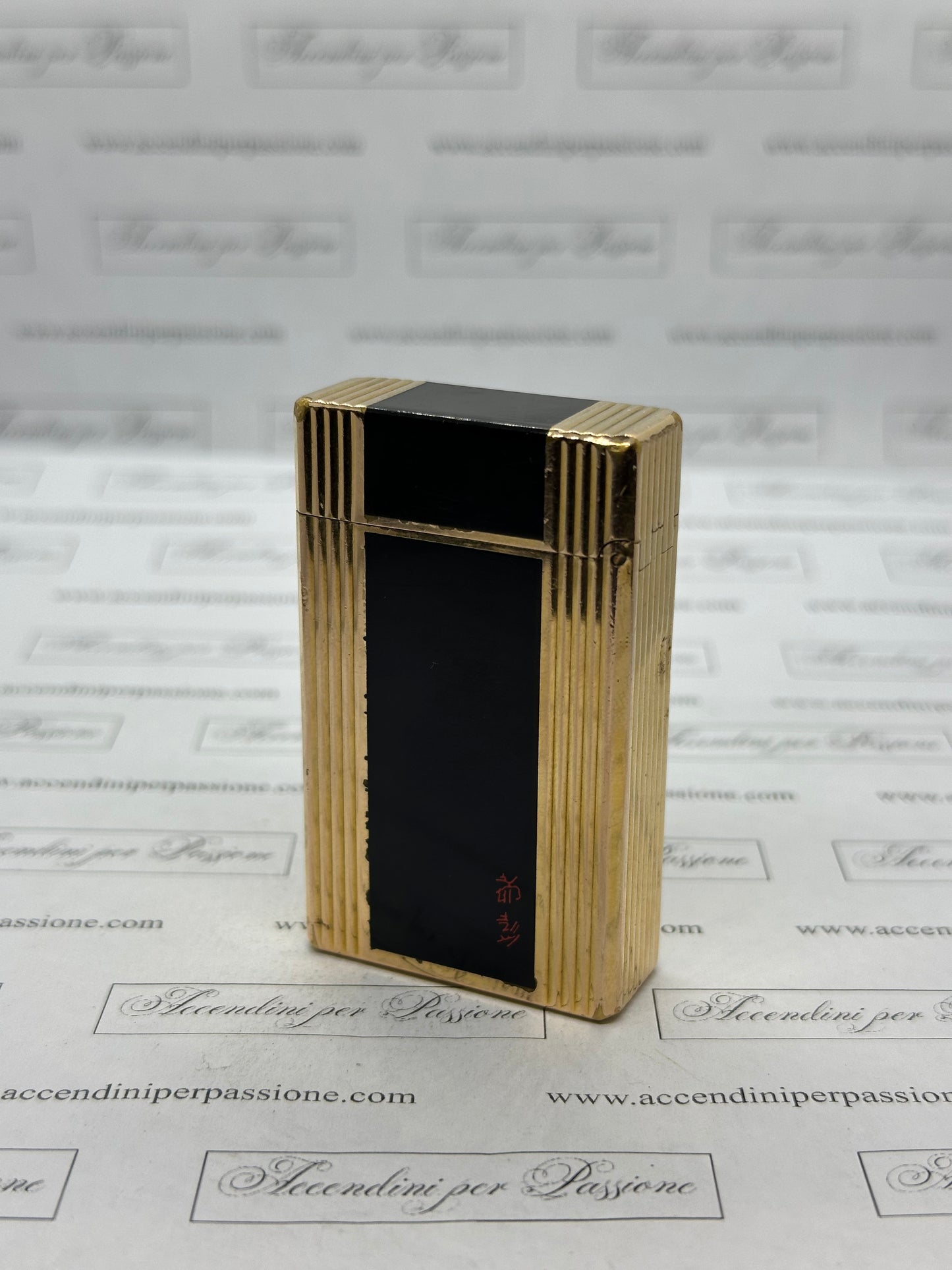 S.T. Dupont Linea 1 – Placcato Oro & Lacca di Cina Nera "Chinese Ideograms"
