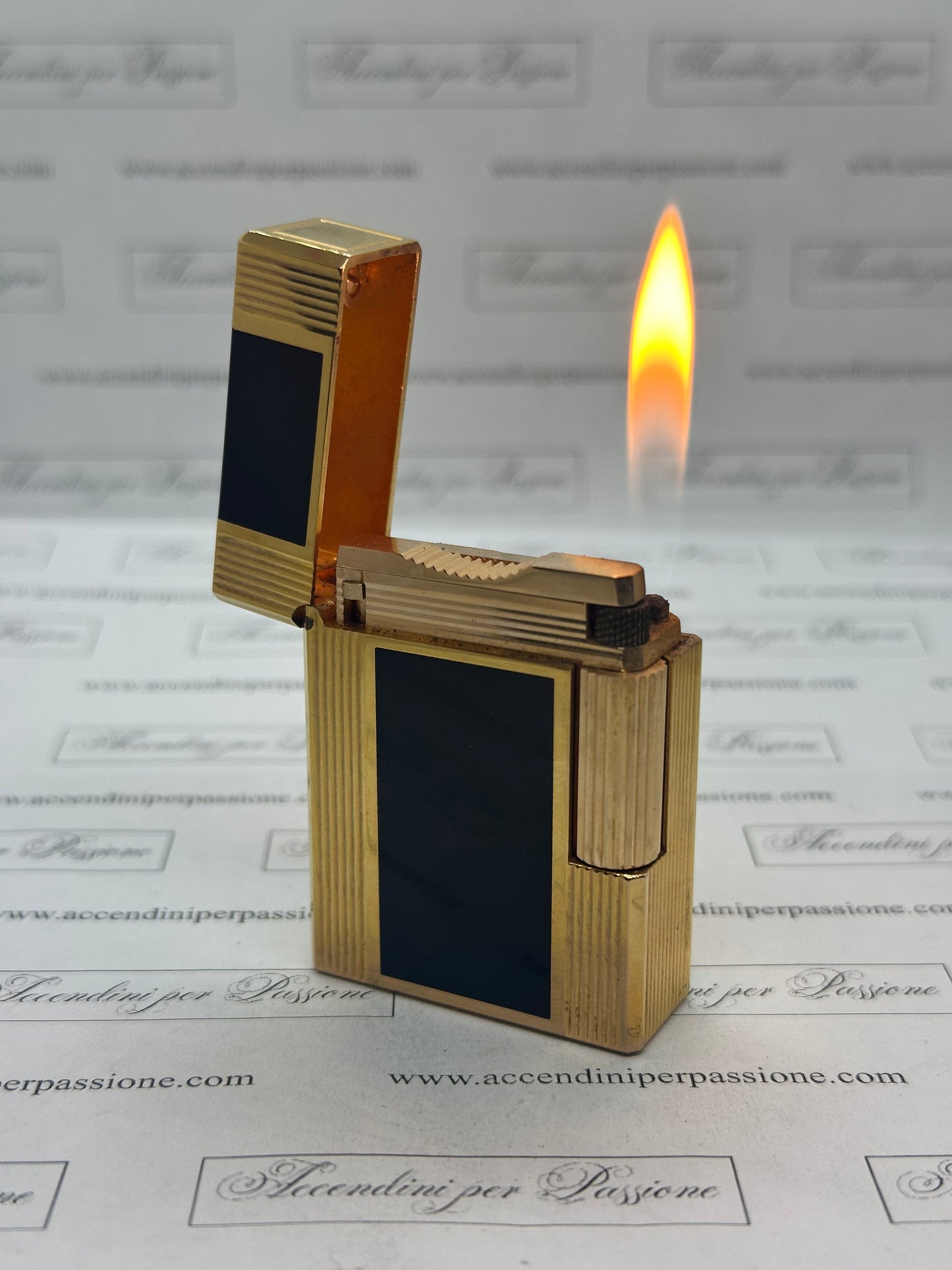 S.T. Dupont Linea 1 small – Placcato Oro & Lacca di Cina Nera