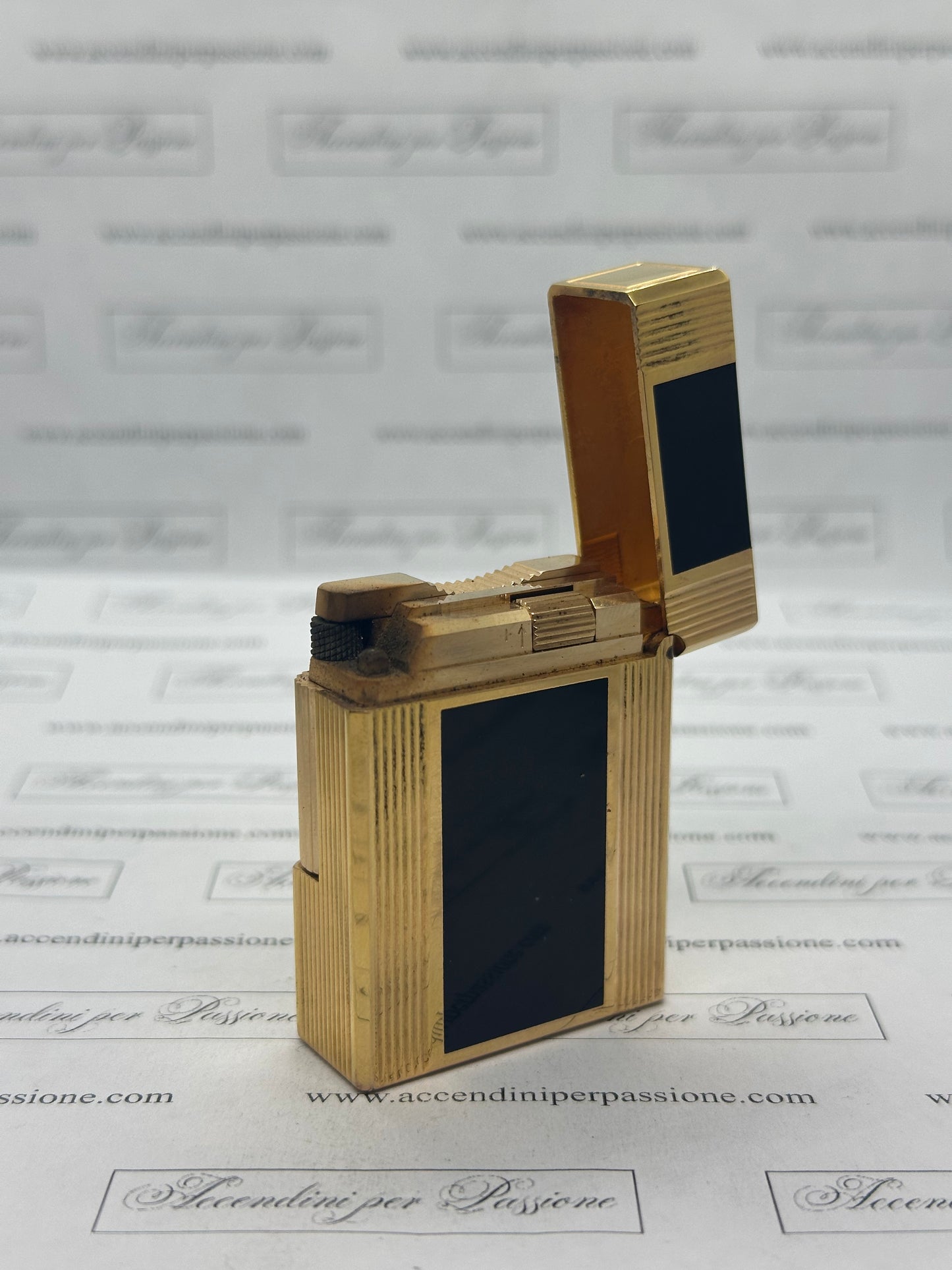 S.T. Dupont Linea 1 small – Placcato Oro & Lacca di Cina Nera