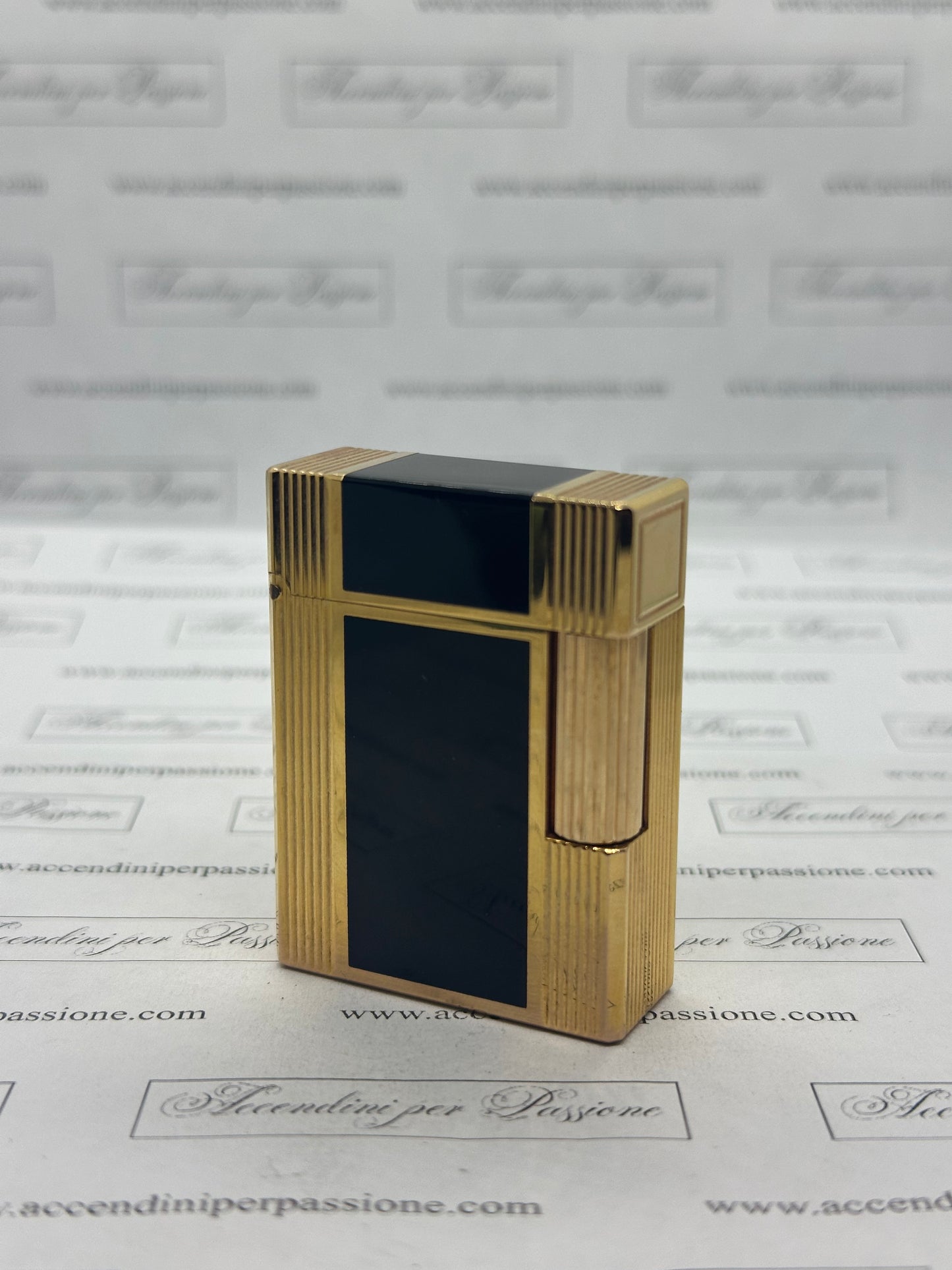 S.T. Dupont Linea 1 small – Placcato Oro & Lacca di Cina Nera