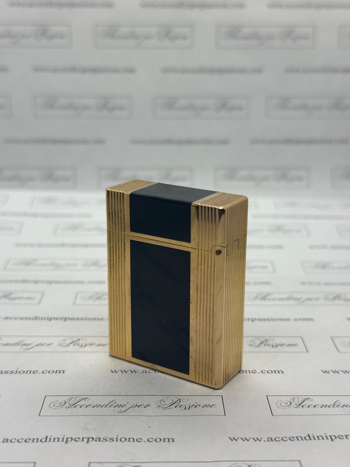 S.T. Dupont Linea 1 small – Placcato Oro & Lacca di Cina Nera