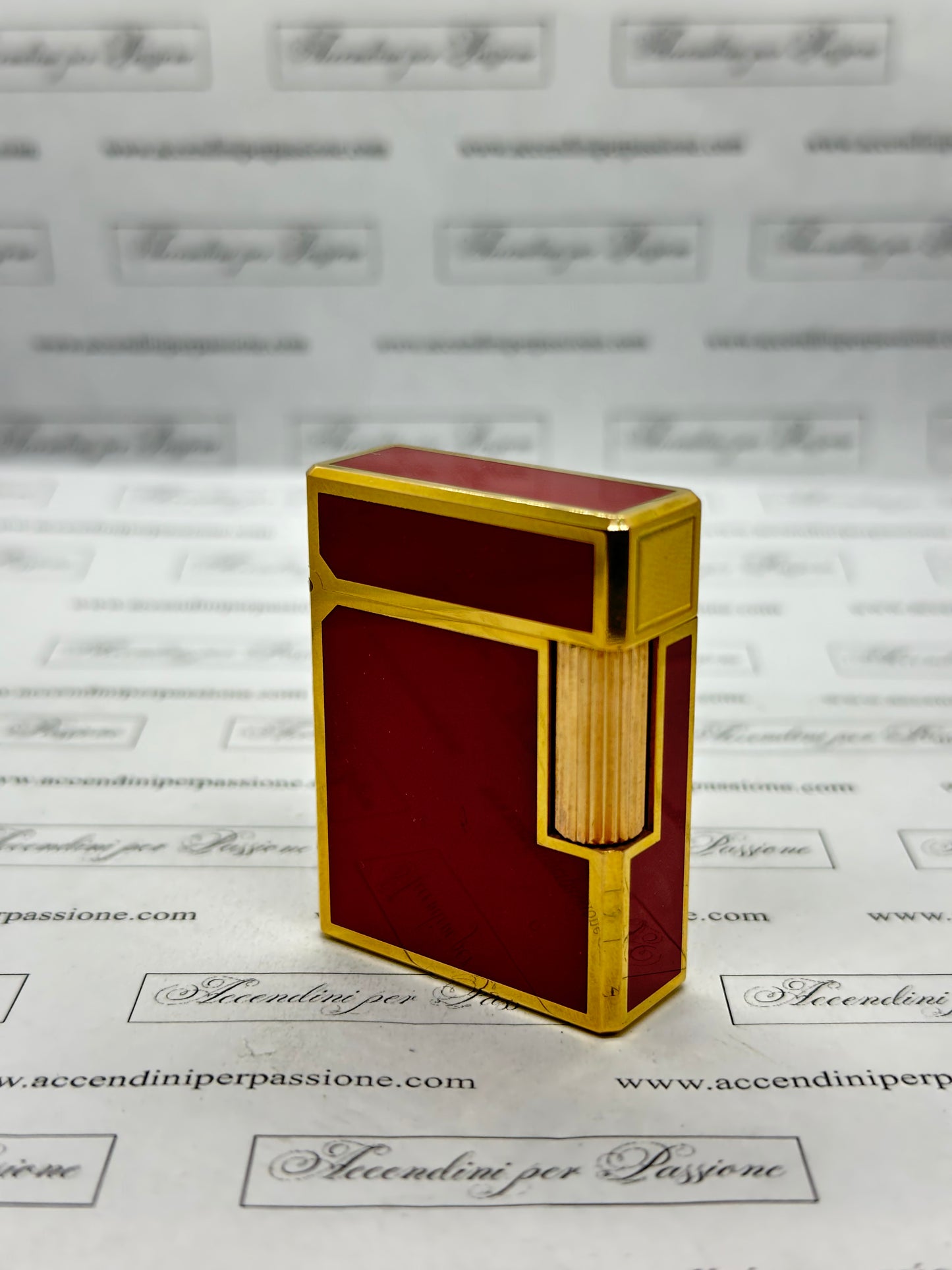 S.T. Dupont Linea 1 small – Placcato Oro & Lacca di Cina Rossa