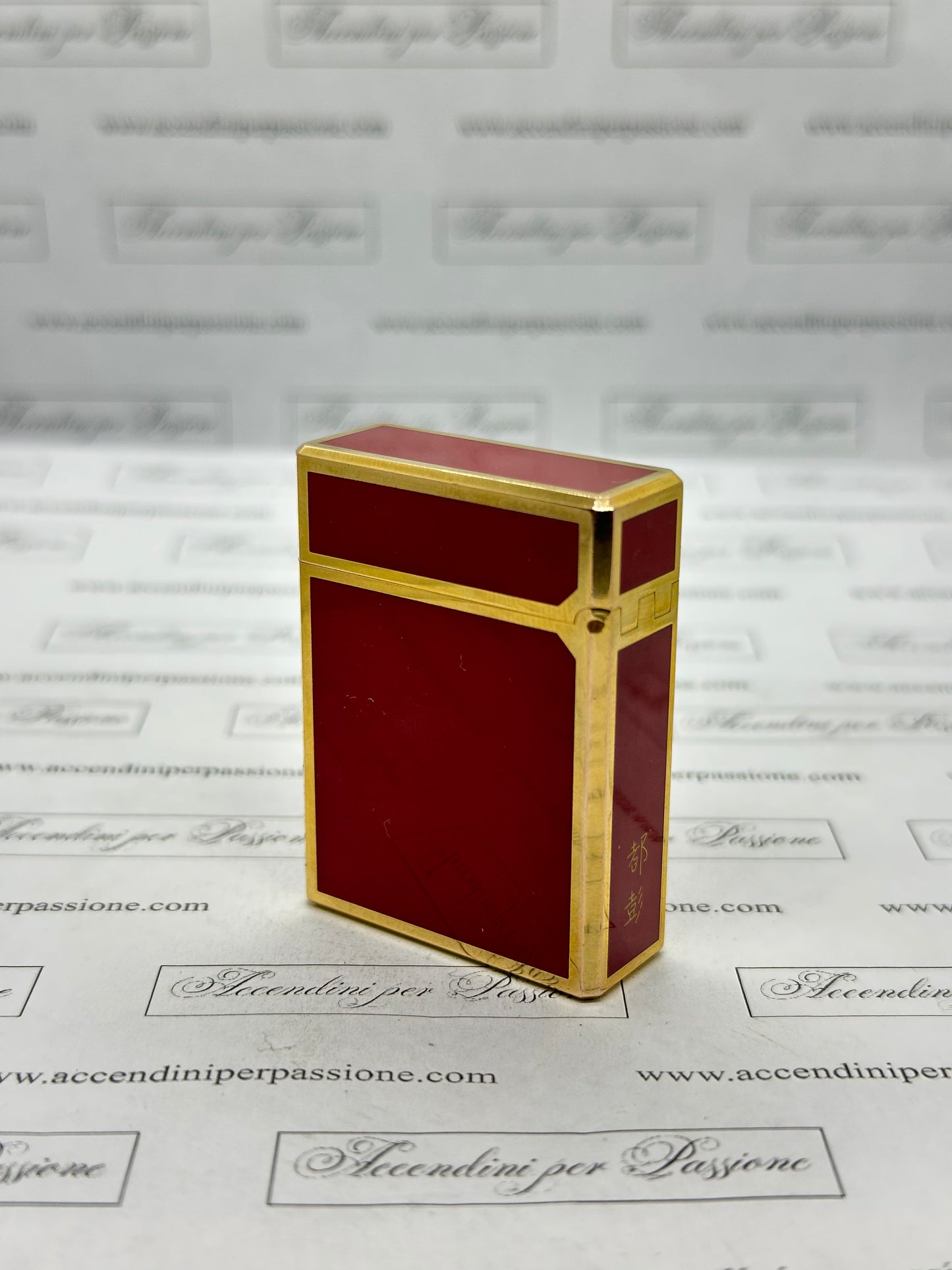 S.T. Dupont Linea 1 small – Placcato Oro & Lacca di Cina Rossa