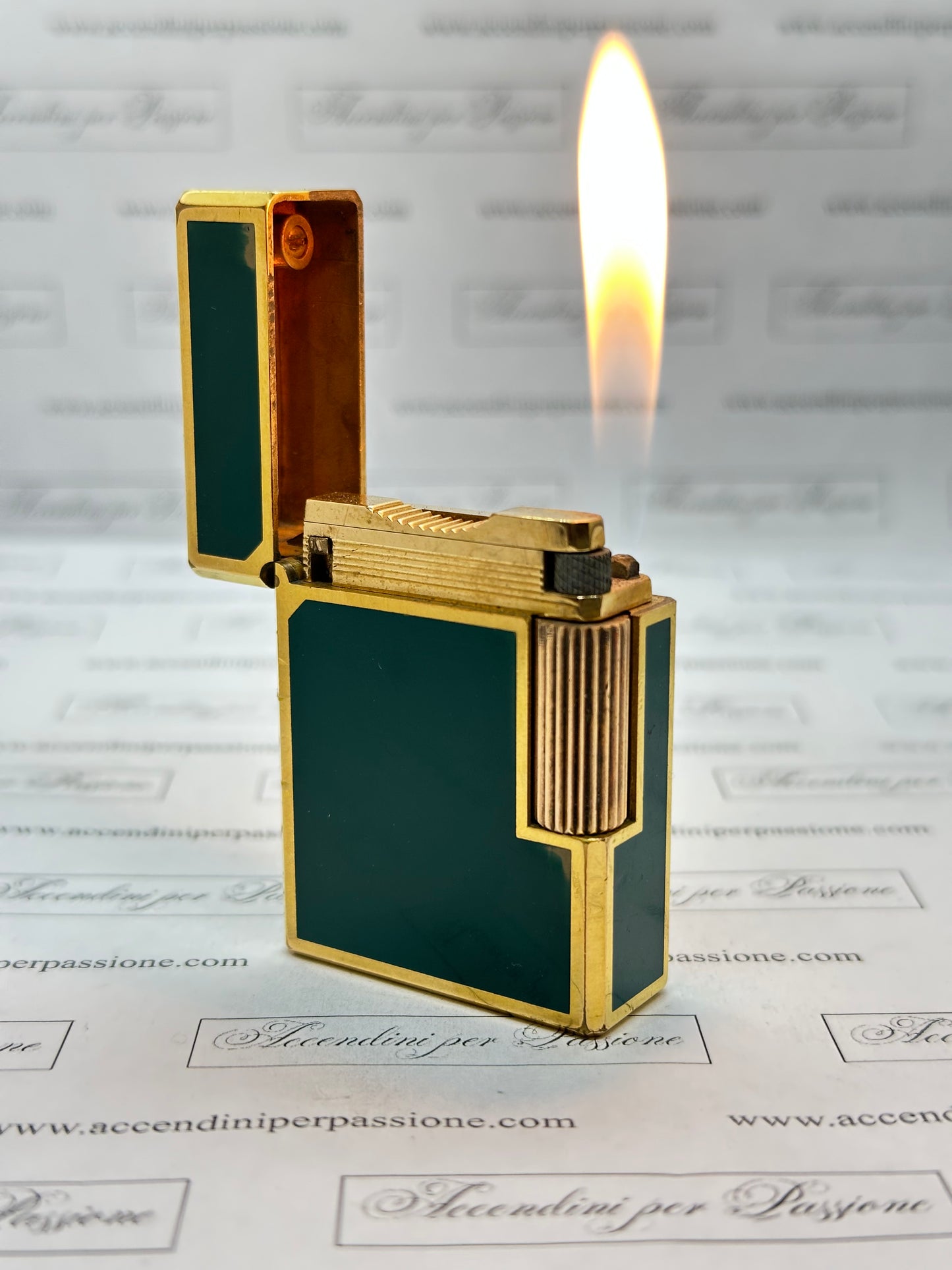 S.T. Dupont Linea 1 small – Placcato Oro & Lacca di Cina Verde "Chinese Ideograms"