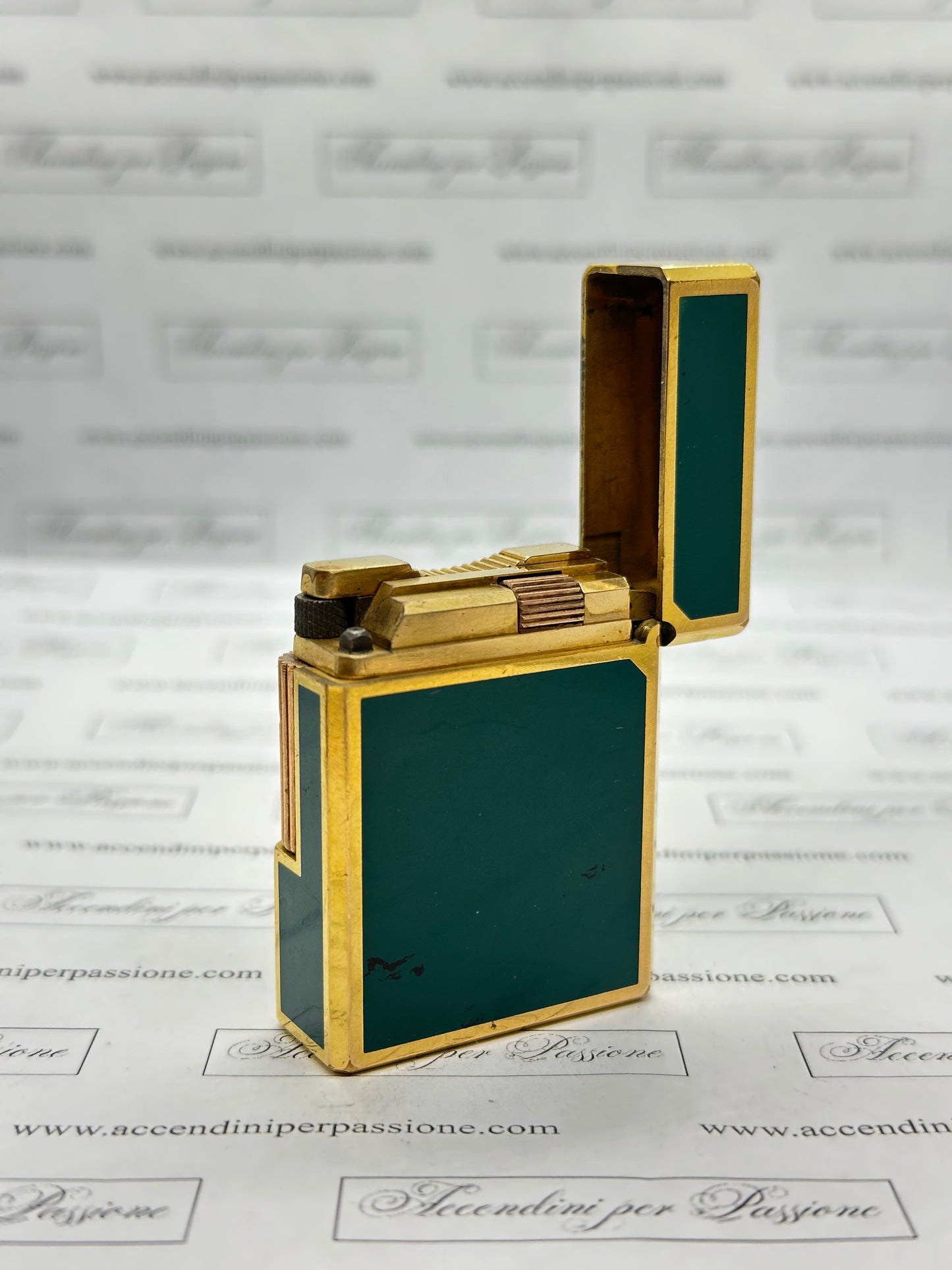 S.T. Dupont Linea 1 small – Placcato Oro & Lacca di Cina Verde "Chinese Ideograms"