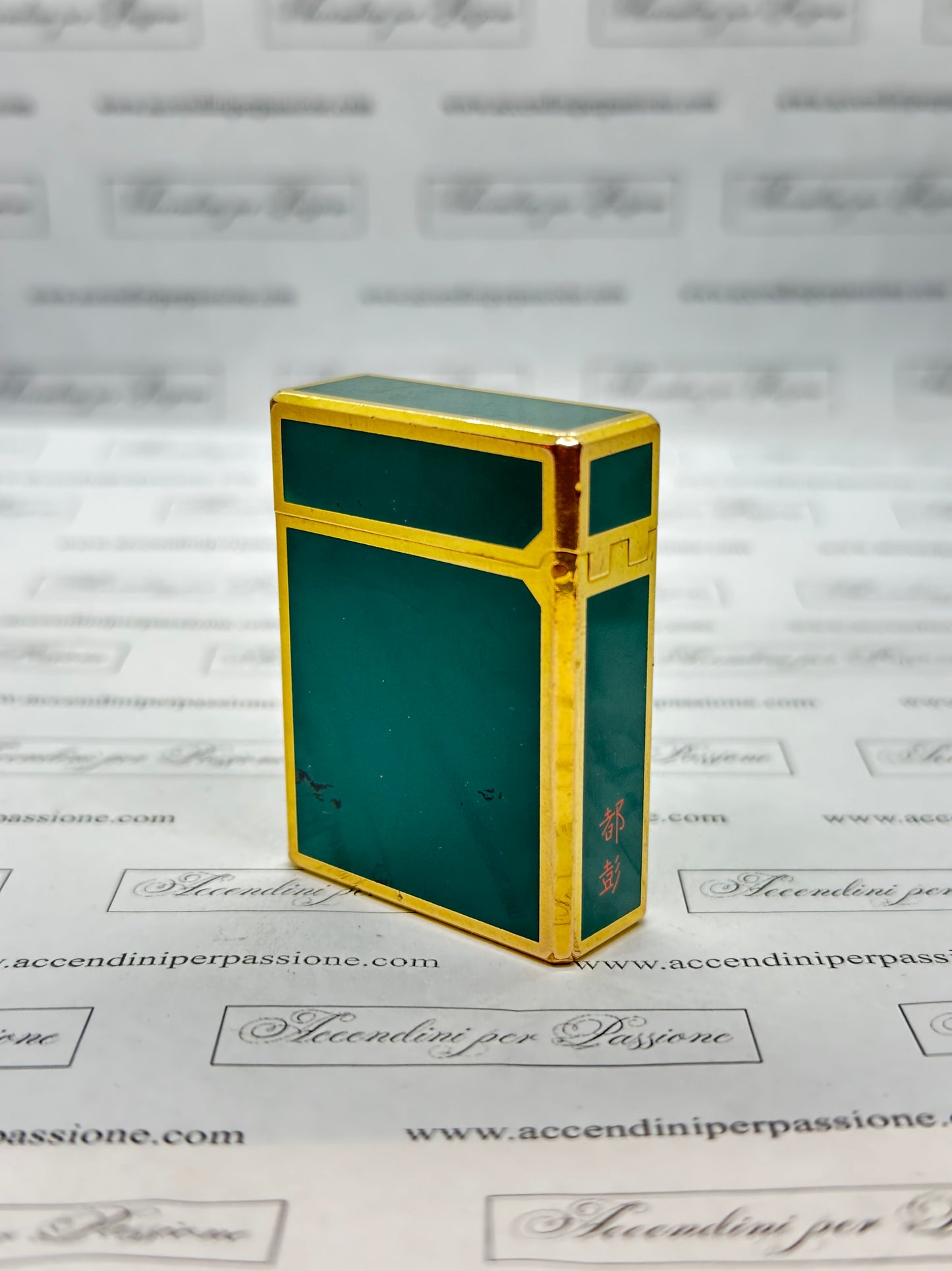 S.T. Dupont Linea 1 small – Placcato Oro & Lacca di Cina Verde "Chinese Ideograms"