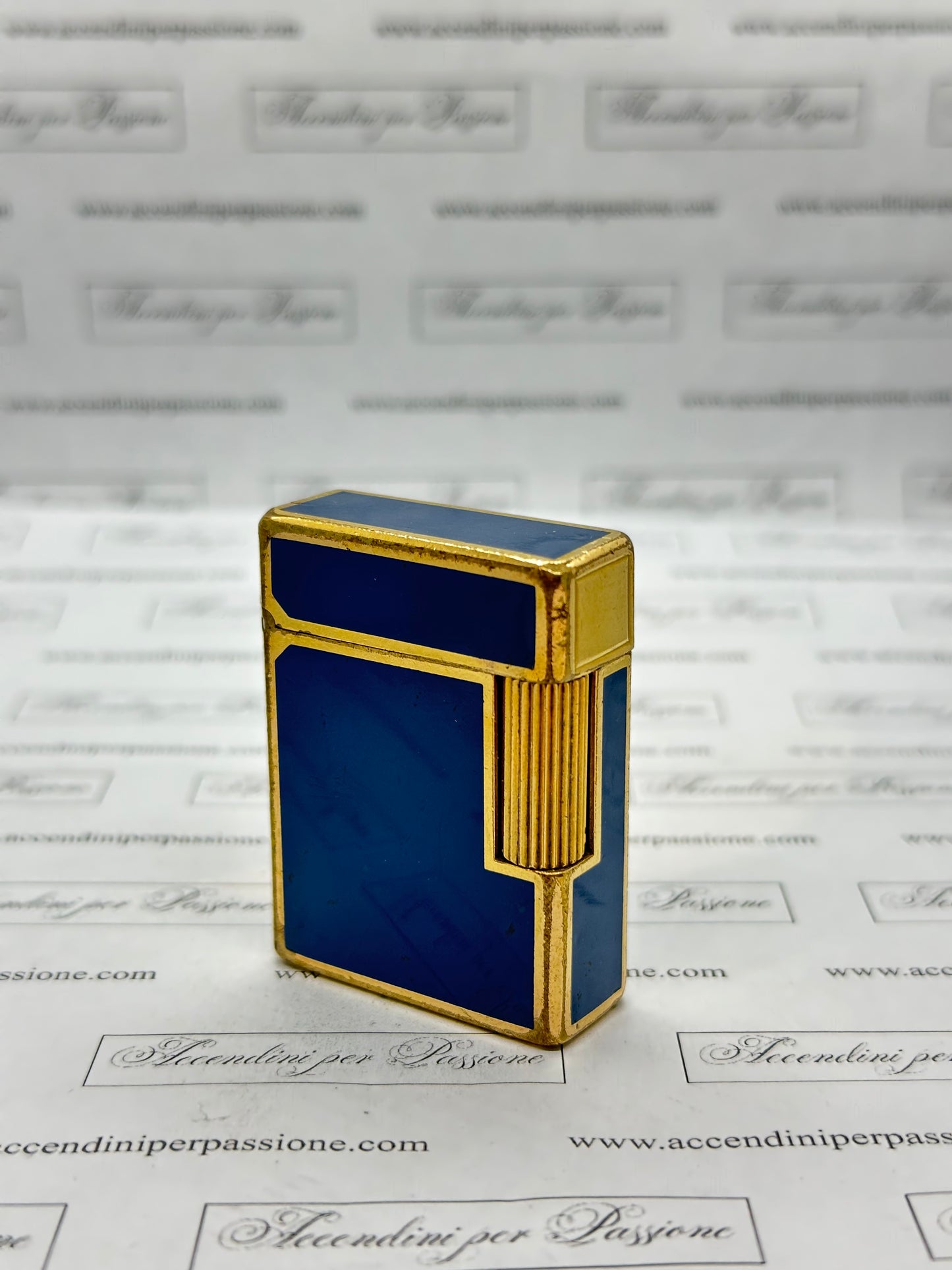 S.T. Dupont Linea 1 small – Placcato Oro & Lacca di Cina Blu "Chinese Ideograms"