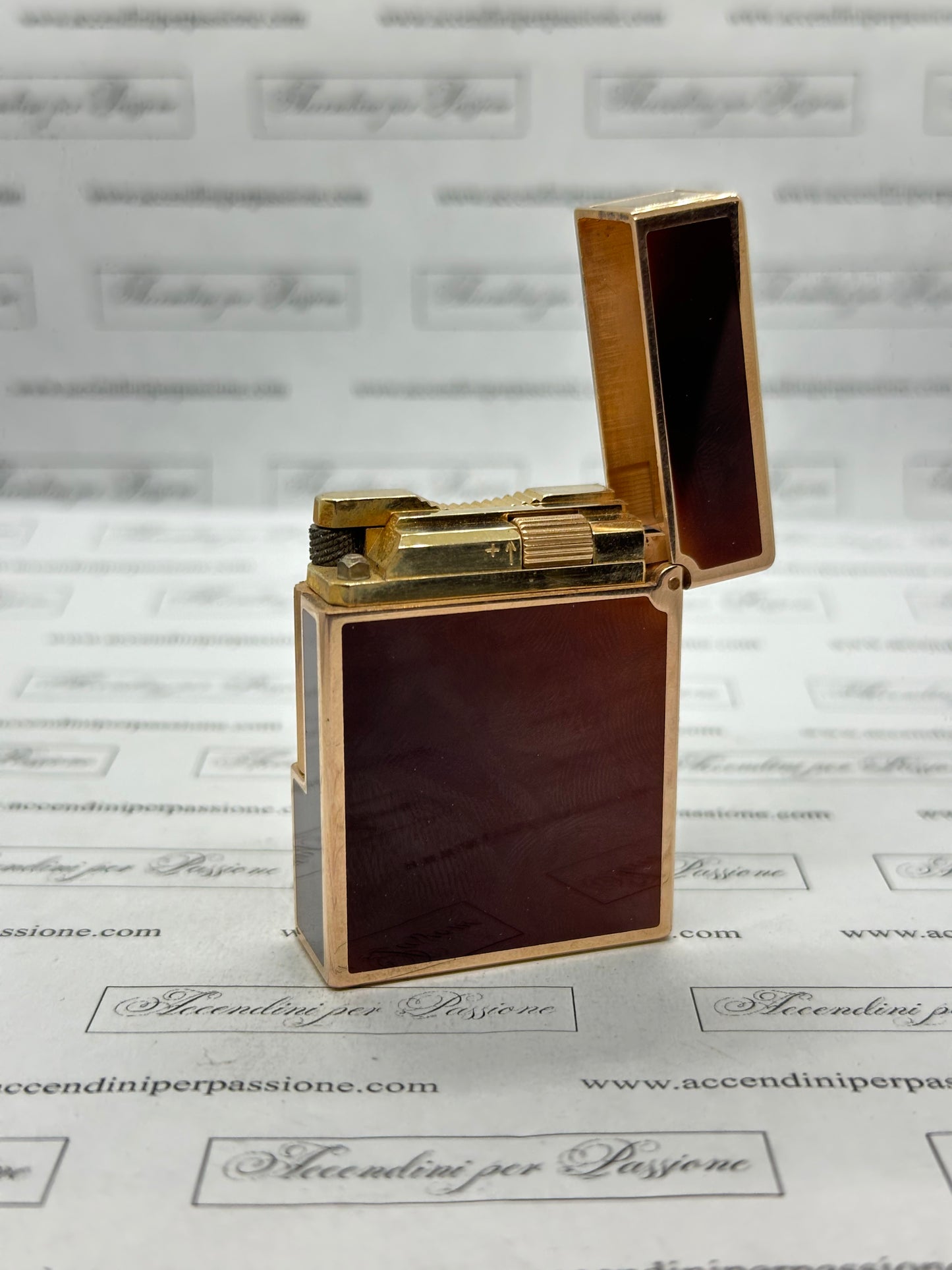 S.T. Dupont Linea 1 small – Placcato Oro & Lacca di Cina "Chocolate"